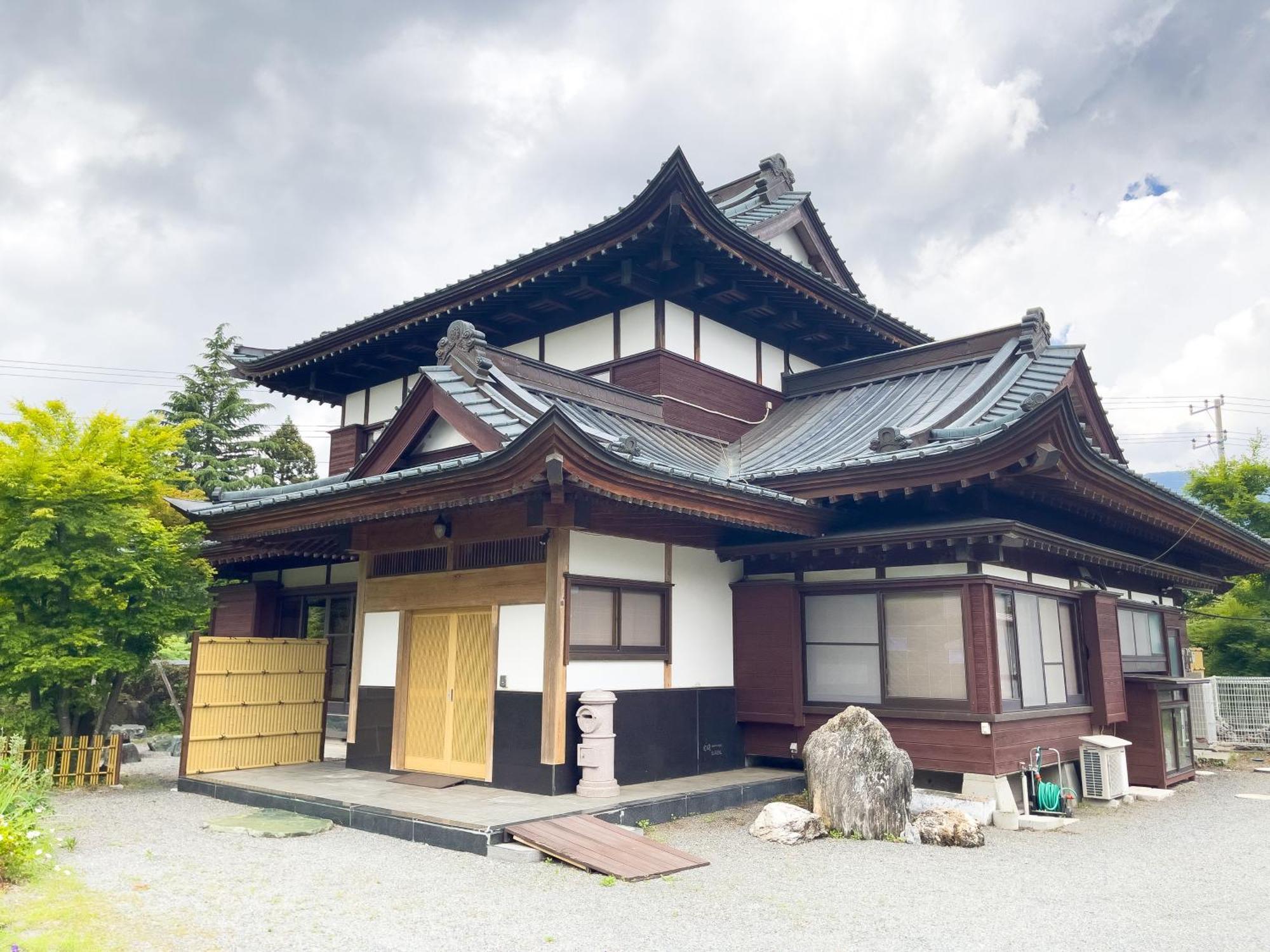Villa 自然豊かな古民家豪邸 最大12名まで可 大人数に最適可で アクセス良好な 菱閣 *
