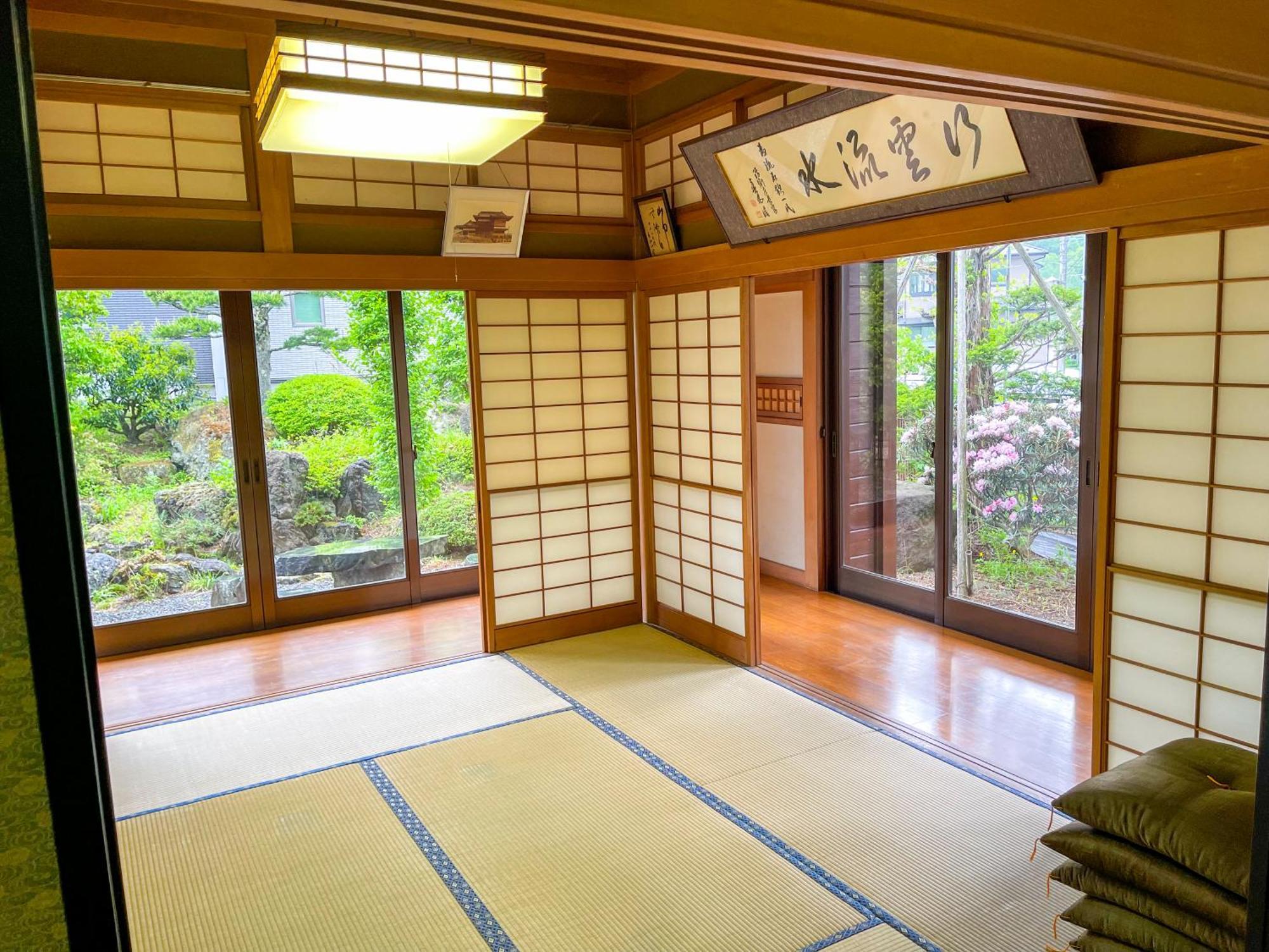 Villa 自然豊かな古民家豪邸 最大12名まで可 大人数に最適可で アクセス良好な 菱閣 Fujikawaguchiko